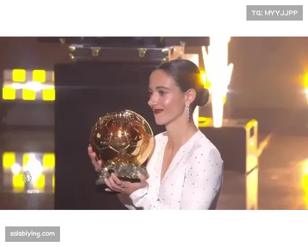 邦马蒂荣获2025女足金球奖，创历史首获三连庄纪录