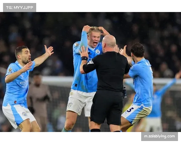 切尔西定位球教练场边暴怒 与第四官员激烈争论判罚